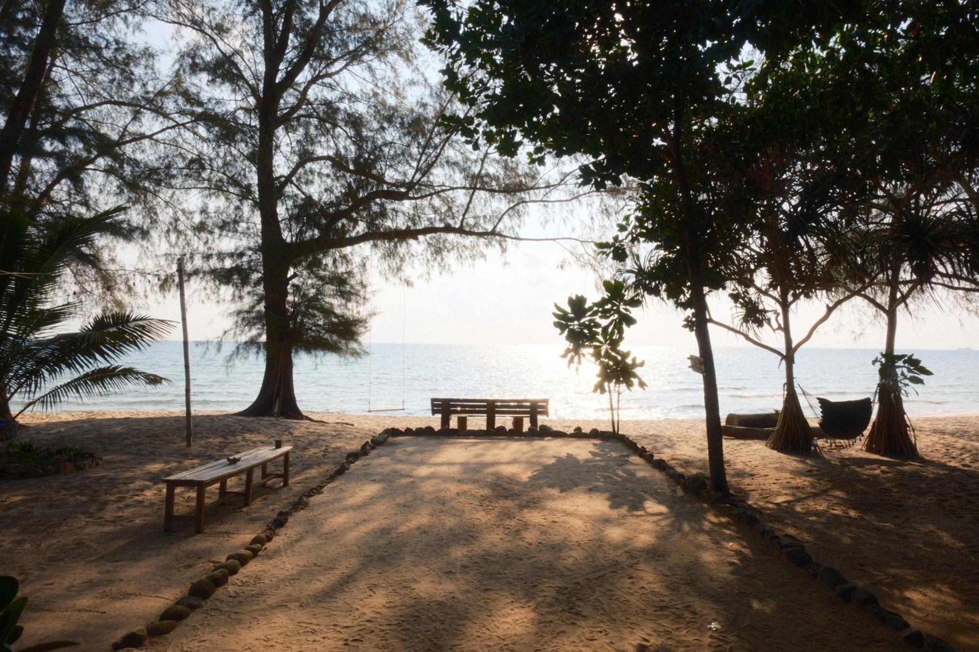 Sleeping Trees Hotel Koh Rong Sanloem Exterior photo