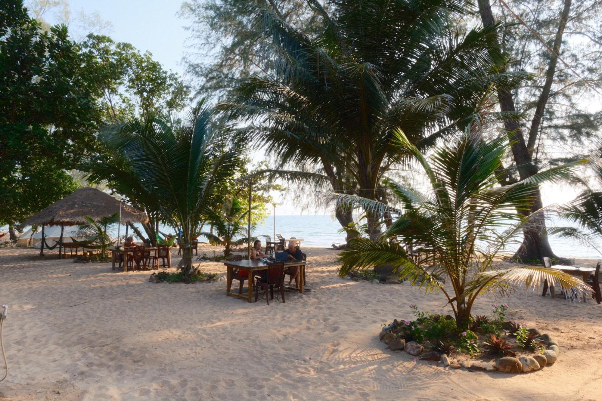 Sleeping Trees Hotel Koh Rong Sanloem Exterior photo